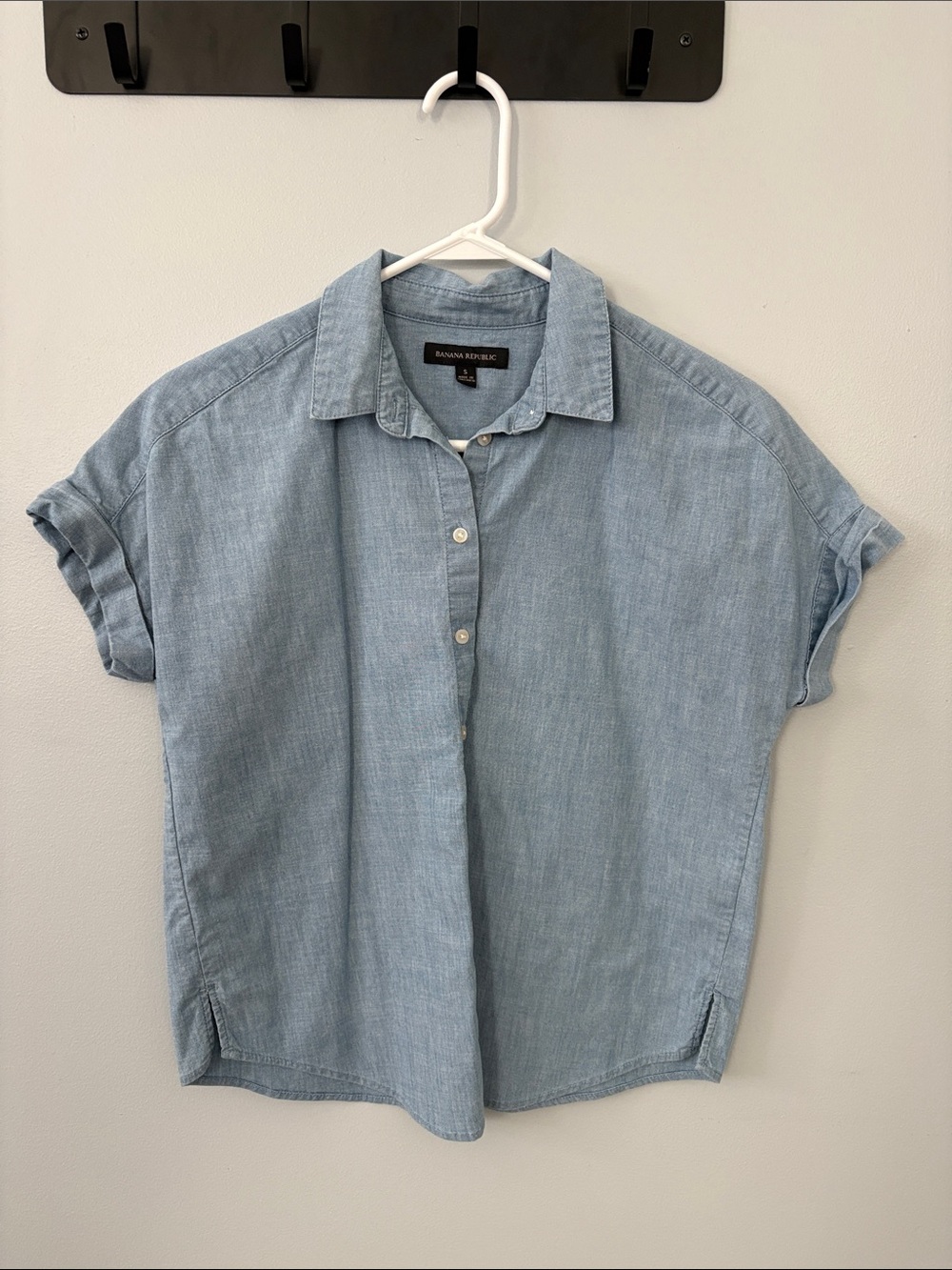 Banana Republic Chambray Casual Short-Sleeve Button-Down Shirt